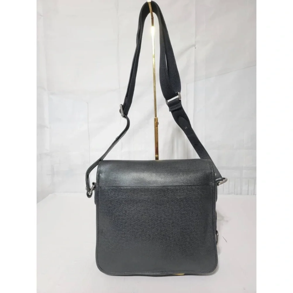 Authentic Louis Vuitton Taiga Andrei Messenger Bag Black